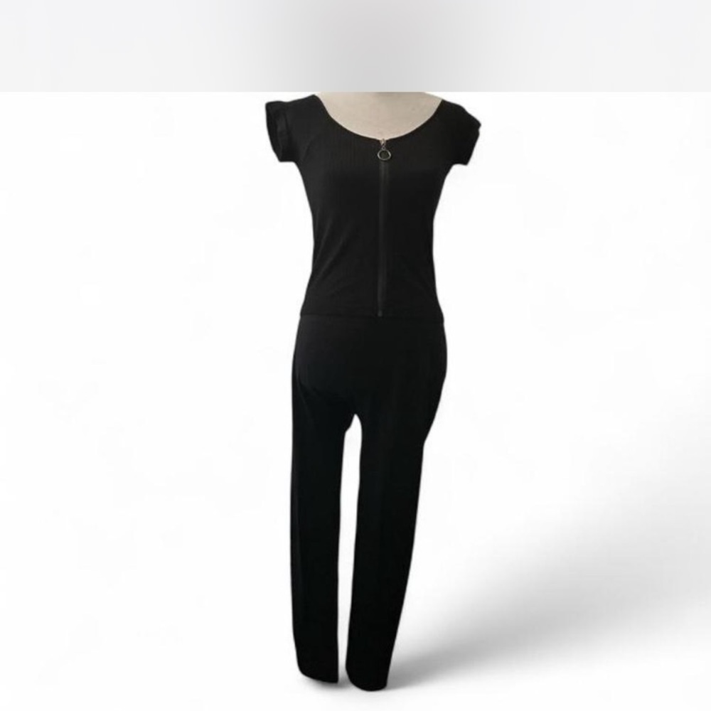 Abound Black tights and a black zip top by Suzette pre loved 🥰